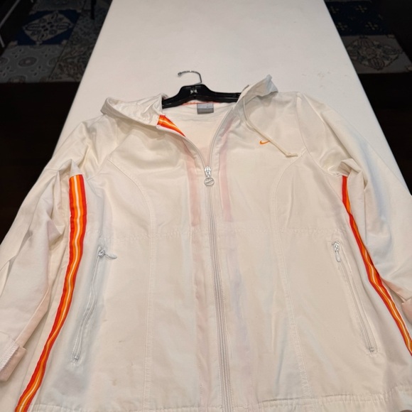 Nike Women’s athletic hooded zip up jacket / windbreaker white sz M - Picture 12 of 14
